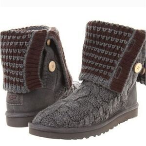 UGG Classic Leland Gray/Brown Cable Knit Sweater Boots Sz 9